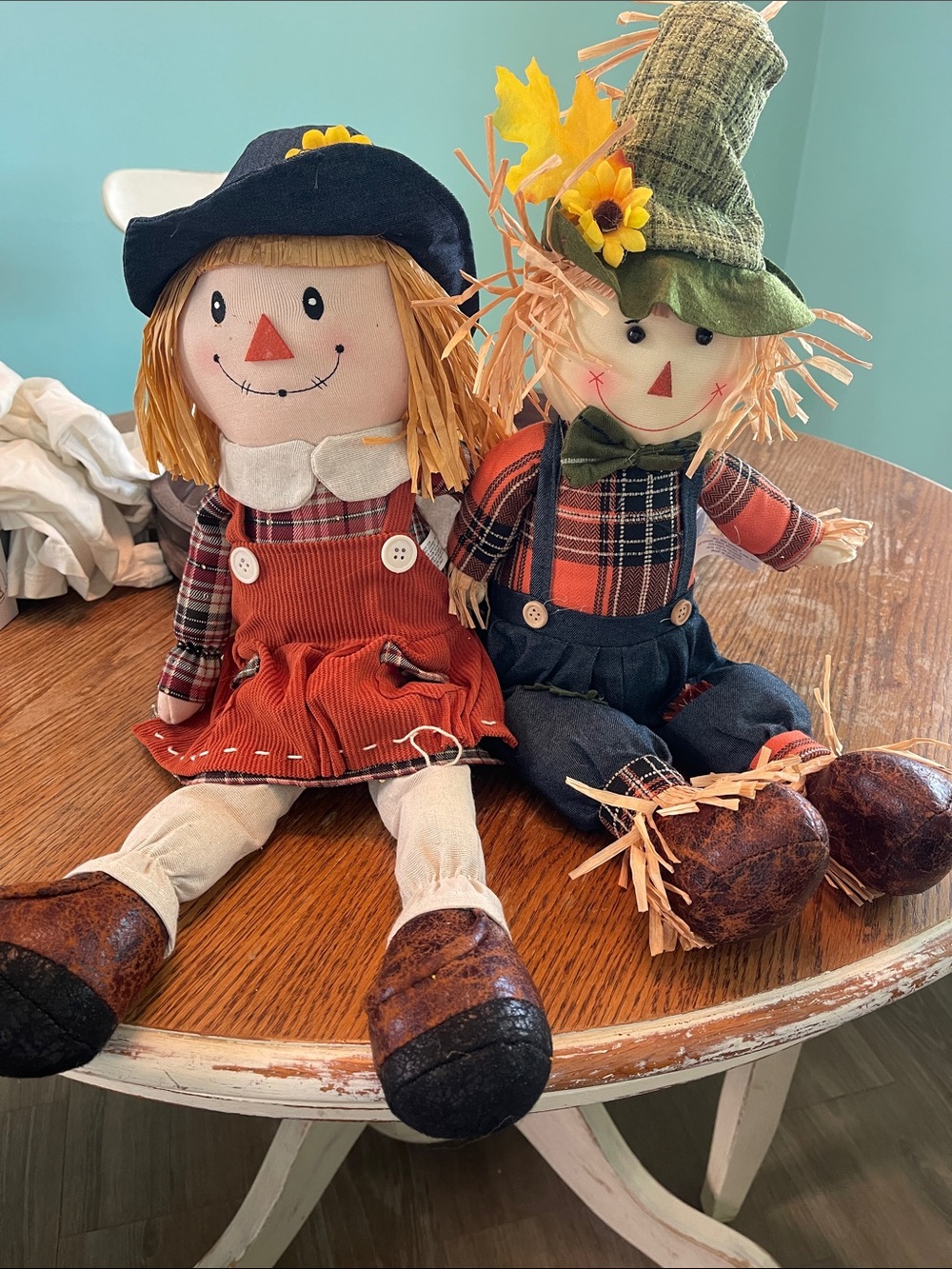 Scarecrow shelf sitters